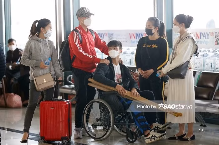 Dang livestream, Quynh Anh bong bat khoc khi duoc hoi ve Duy Manh-Hinh-4