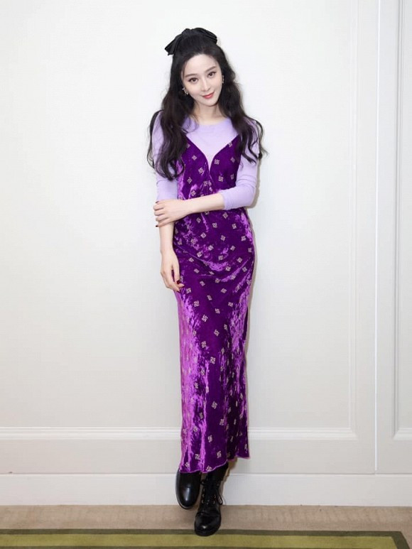 Pham Bang Bang bi nhan xet giong ba bau khi ra duong-Hinh-3