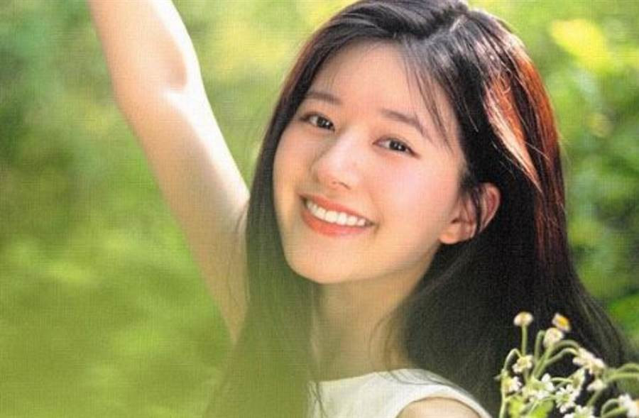 Net tuong chi nguoi phu nu vuong van dao hoa moi co