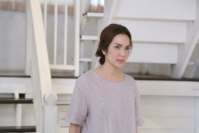 Toi choang vang khi thay co giup viec len lut trong phong minh