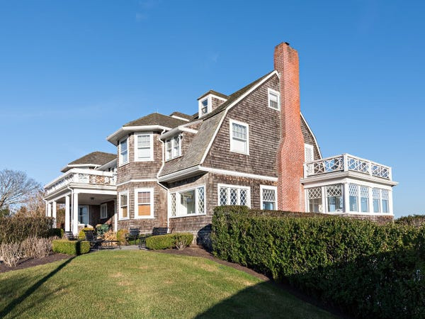 Với mùa hè mát mẻ và không gian yên tĩnh, đây là khu vực lý tưởng cho các gia đình đi nghỉ dưỡng. Ảnh: 12 Bluff Ave.