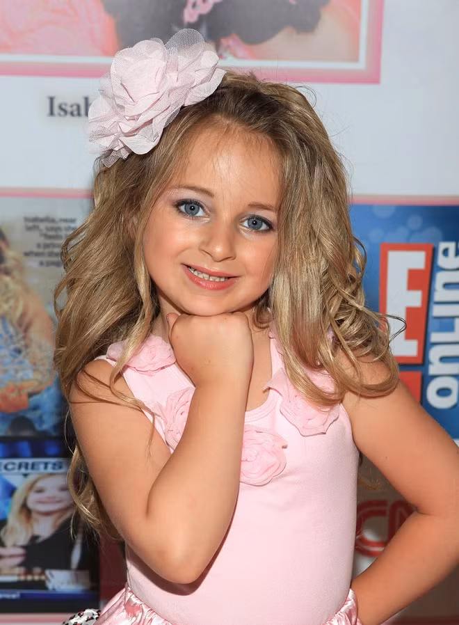 Nhan sac tuyet tran o tuoi 14 cua “co be xinh nhat the gioi”