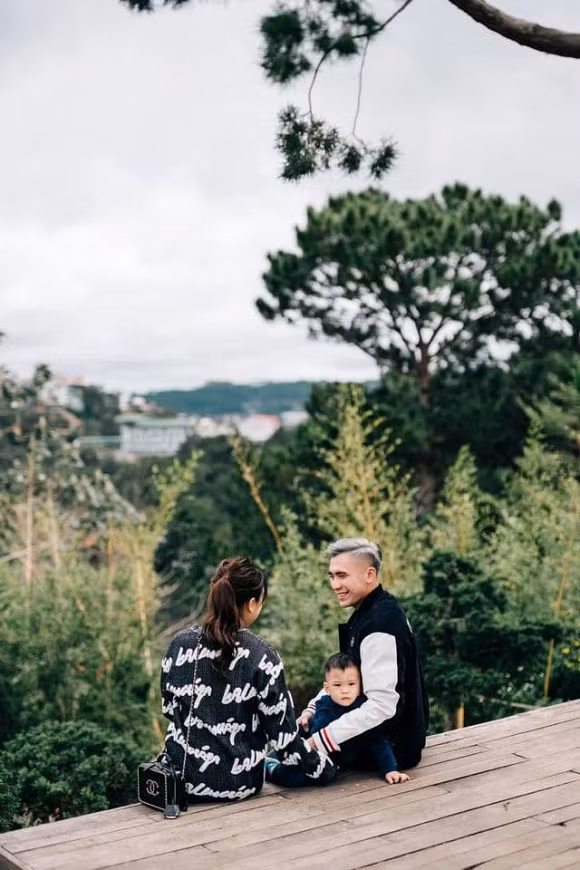 Bui Tien Dung he lo hinh anh cau em trai ruot vao bep-Hinh-7