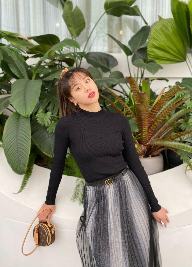 Năm 2014, Esther đoạt HCV tại Đại hội Thể thao Khối thịnh vượng chung (Commonwealth Games) ở nội dung 3 m. Một năm sau đó, cô gái 29 tuổi tiếp tục giành nhiều thành tích xuất sắc ở giải vô địch thế giới được tổ chức tại Nga.