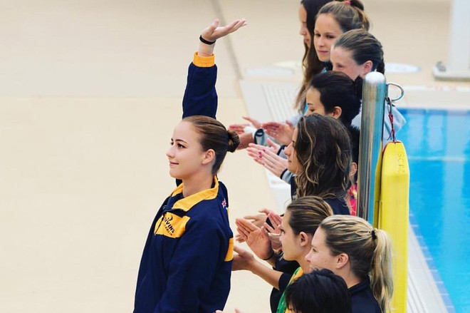  Brittany Broben (sinh năm 1995) là nữ VĐV nhảy cầu triển vọng của Australia. Cô từng giành nhiều thành tích ấn tượng trong sự nghiệp, tiêu biểu là huy chương bạc ở Thế vận hội mùa hè 2012. Tại nhiều giải đấu trong nước và quốc tế, Brittany thường xuyên đứng hạng nhất với những cú nhảy đẹp mắt.