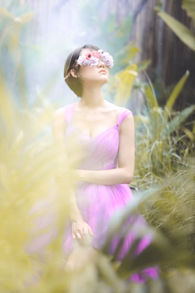 Hoa hau Pham Lan Anh gay bat ngo khi coi khau trang-Hinh-4