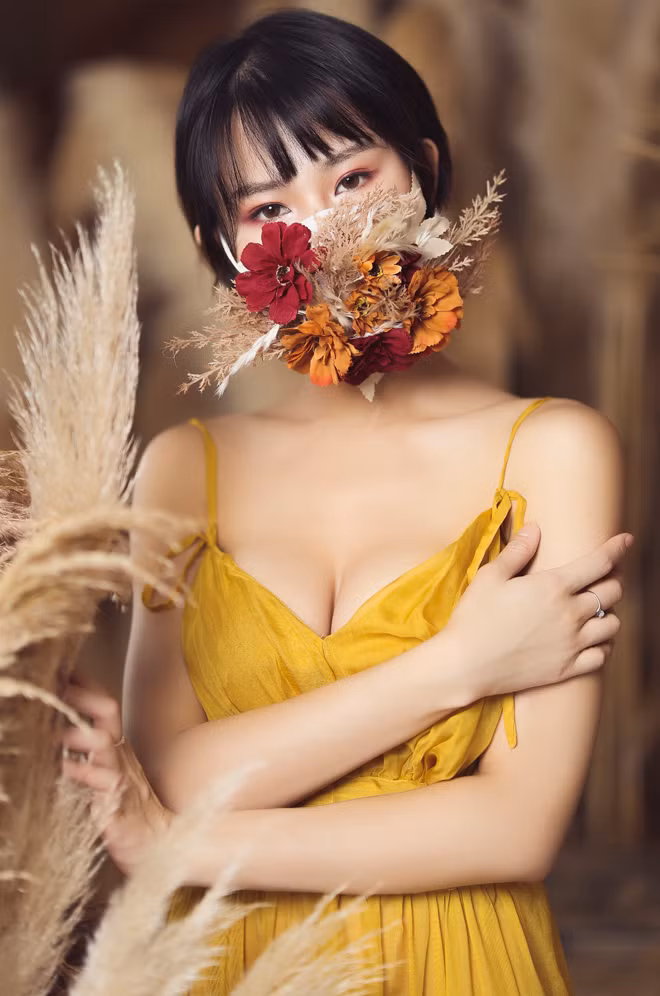 Hoa hau Pham Lan Anh gay bat ngo khi coi khau trang-Hinh-3