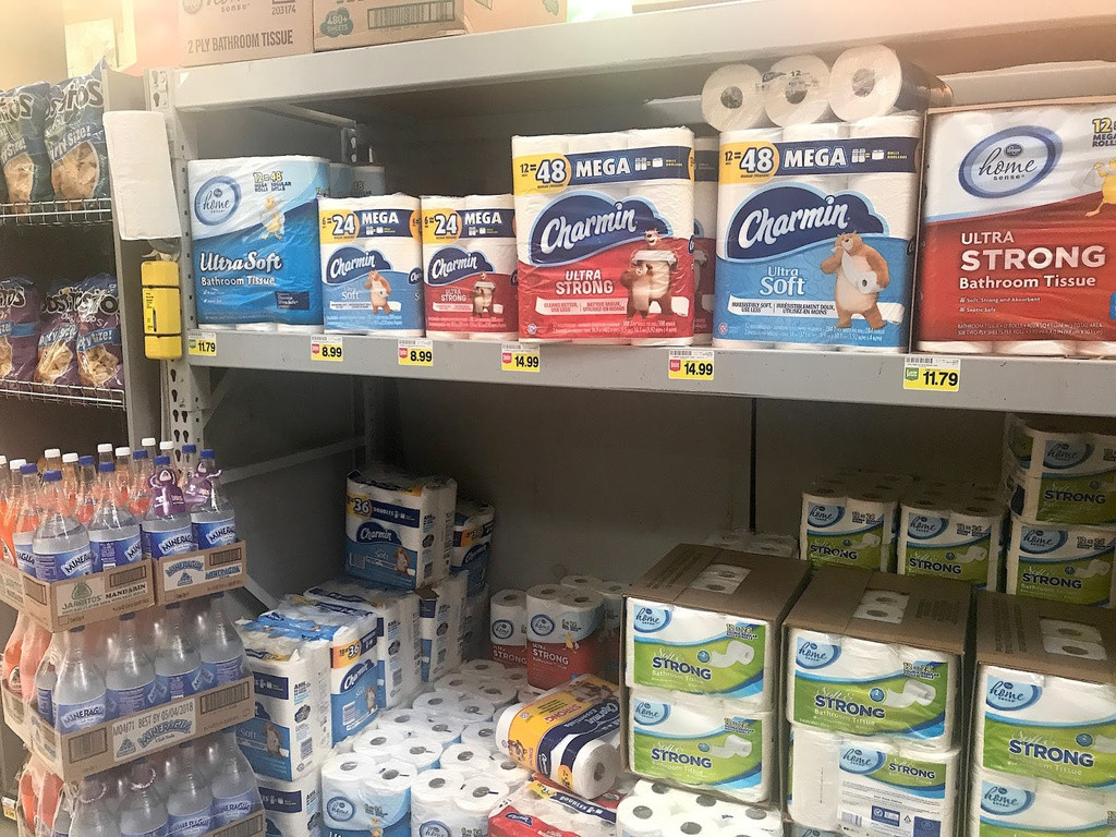 Ngoài ra, người dân cũng nên chuẩn bị giấy vệ sinh, khăn giấy, các sản phẩm chăm sóc cá nhân, tã lót nếu có em bé... Ảnh: Getty Images.