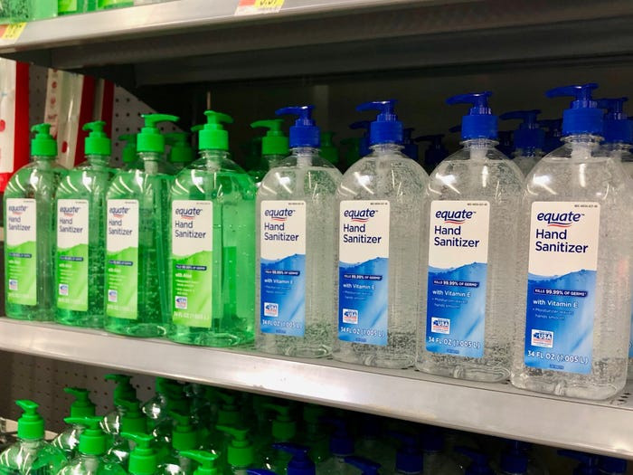 Rửa tay thường xuyên và kỹ lưỡng là một trong những cách tốt nhất và dễ nhất để tránh lây nhiễm virus corona chủng mới. Vì vậy, đừng quên xà phòng, nước rửa tay và chất khử trùng. Ảnh: Shutterstock.