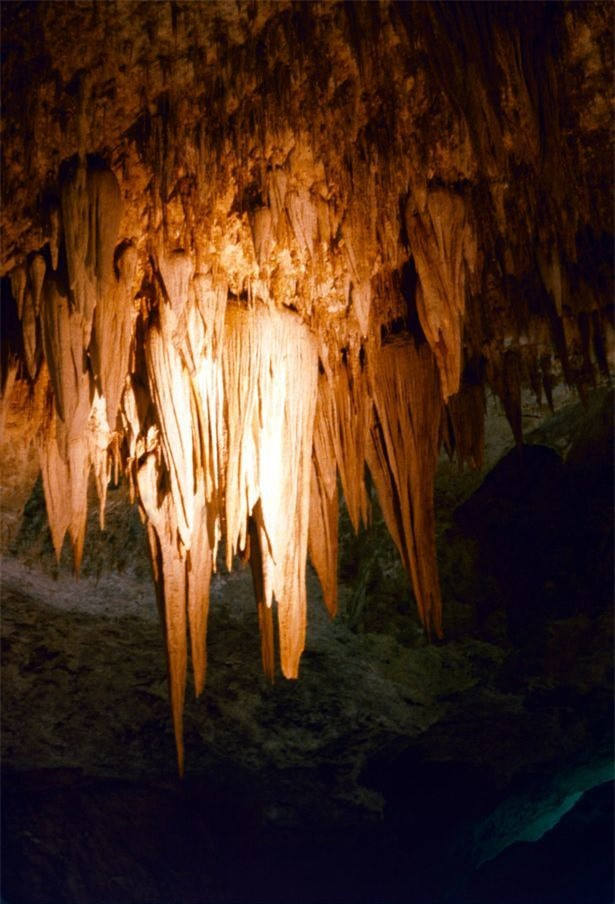 Hồ nước xanh như ngọc bên trong hang động kỳ lạ ở Mỹ ảnh 3