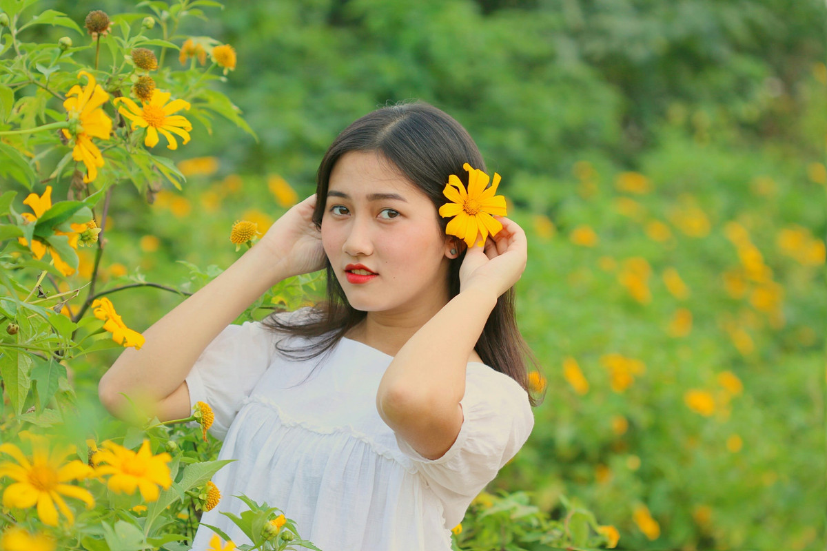 br/> Bước vào ngôi trường “kỷ luật thép”, kỷ niệm khó quên với Phượng là những ngày huấn luyện đầu khóa với các bài tập thể chất, bắn súng, võ thuật. Các học viên phải đứng dưới cái nắng gay gắt từ 12h trưa đến 17h. “Kỷ luật thép, những bài tập đổ mồ hôi, đổ máu chính là cơ hội để mình phá bỏ giới hạn của bản thân. Từ một cô gái yếu đuối, mình trở nên can trường, có thể lực tốt, tinh thần vững vàng, ý chí kiên cường hơn”, Phượng chia sẻ.