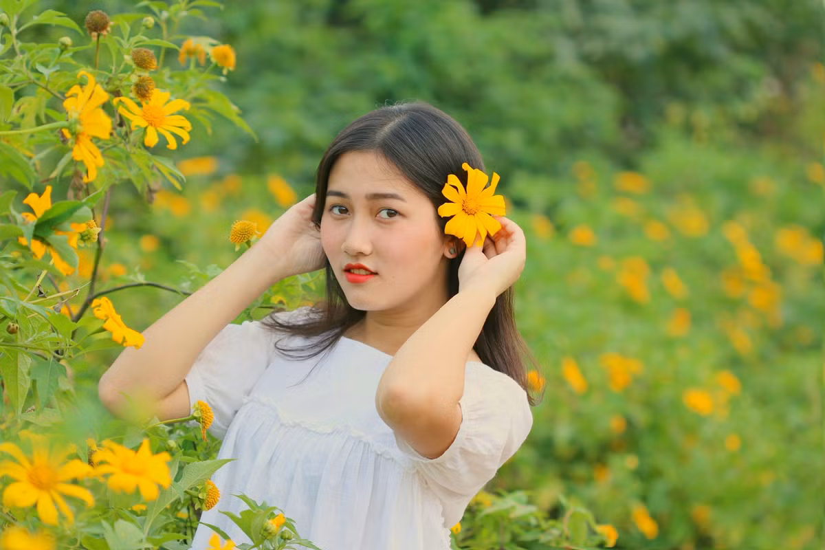 Bước vào ngôi trường “kỷ luật thép”, kỷ niệm khó quên với Phượng là những ngày huấn luyện đầu khóa với các bài tập thể chất, bắn súng, võ thuật. Các học viên phải đứng dưới cái nắng gay gắt từ 12h trưa đến 17h. “Kỷ luật thép, những bài tập đổ mồ hôi, đổ máu chính là cơ hội để mình phá bỏ giới hạn của bản thân. Từ một cô gái yếu đuối, mình trở nên can trường, có thể lực tốt, tinh thần vững vàng, ý chí kiên cường hơn”, Phượng chia sẻ.