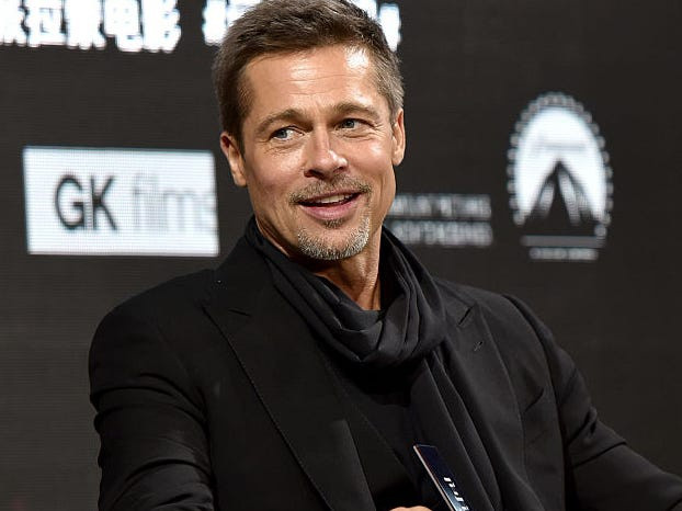  Đam mê sản xuất phim: Tuy là ngôi sao của điện ảnh Hollywood nhưng Brad Pitt thích công việc hậu trường hơn. "Tôi thà đứng sau máy quay hơn là xuất hiện trên phim. Với tư cách là nhà sản xuất, tôi sẽ kiểm soát phim tốt hơn. Một bộ phim hay không thể sản xuất bởi người dở tệ", nam diễn viên nói với Interview. Trên thực tế, Pitt có công ty riêng mang tên Plan B Entertainment. Công ty sản xuất một số phim như The Departed, Moneyball, World War Z và 12 Years a Slave... Ảnh: Getty.