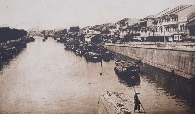 Kênh Tàu Hũ nhìn từ trên cầu Chà Và, Chợ Lớn.