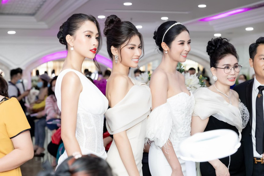 ##s###Tiểu Vy, Ngọc Thảo đọ sắc cùng đàn chị Ngọc Hân trong một khung hình. 