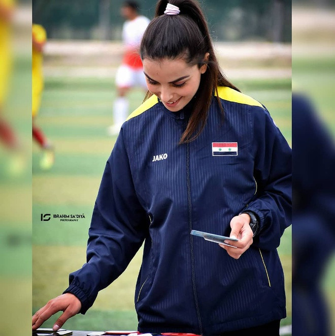 Nu trong tai bong da dau tien cua Syria-Hinh-7