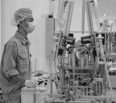 Chu khach san doi nghe, cong ty du lich tim phao cuu sinh