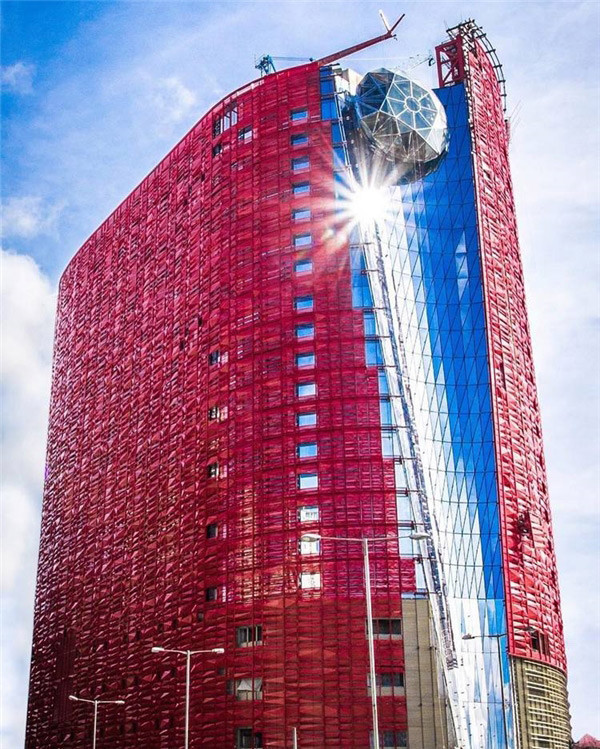 Dai gia BDS xau xi lay vo xinh nhu tien, tau 30 chiec sieu xe-Hinh-2