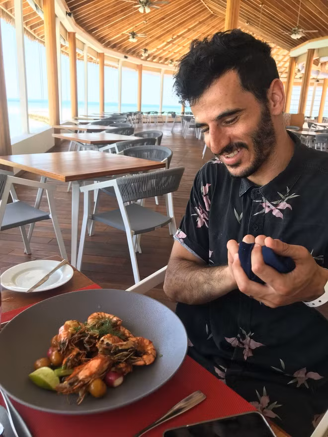 Co di trang mat giua dich, doi moi cuoi mac ket o Maldives-Hinh-4