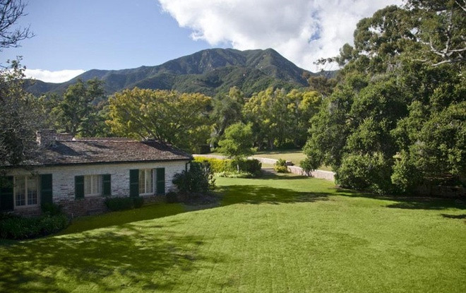 Bên trong khuôn viên trang trại còn có hơn 10 ngôi nhà nhỏ được xây dựng theo phong cách đồng quê để tiếp đón khách khứa.