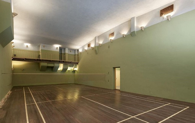 Khu vực thể dục thể thao được thiết kế với tông màu xanh bắt mắt, hài hòa.