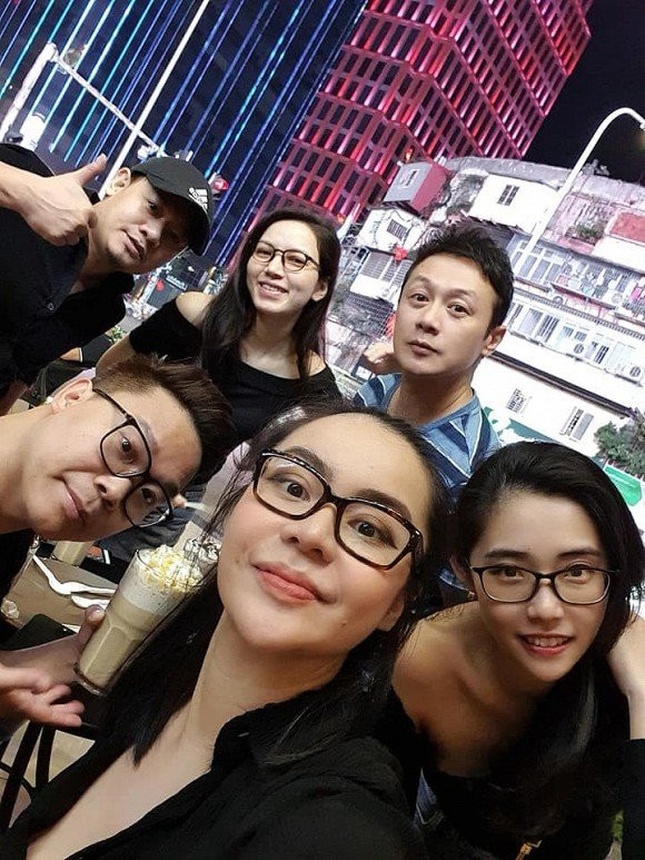 Nhan sac cua ba xa MC Anh Tuan chiem tron spotlight