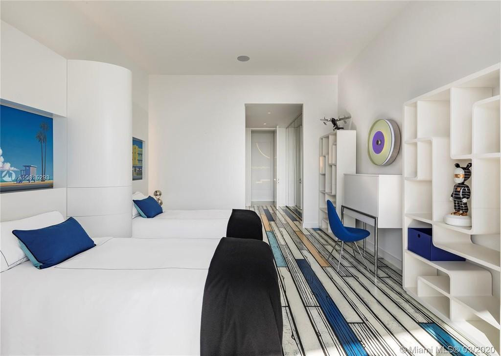 Phòng ngủ cho khách cũng được trang bị những tiện nghi thiết yếu. Các tông màu ở đây được phối hài hòa để đem lại cảm giác nhẹ nhàng.