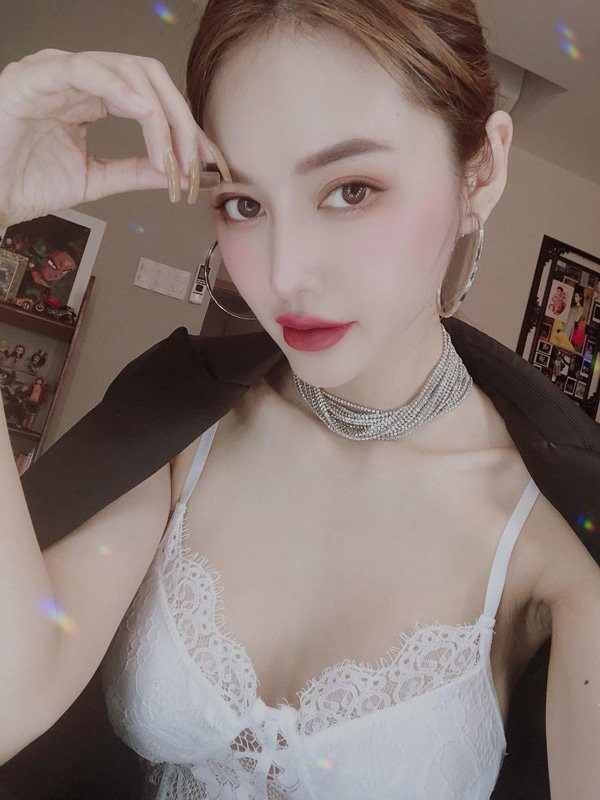 Linh Chi ngày càng xinh đẹp quyến rũ không kém Ngọc Trinh - Hình 10 Linh Chi ngay cang xinh dep quyen ru khong kem Ngoc Trinh-Hinh-10