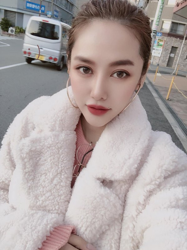 Linh Chi ngày càng xinh đẹp quyến rũ không kém Ngọc Trinh - Hình 5 Linh Chi ngay cang xinh dep quyen ru khong kem Ngoc Trinh-Hinh-5