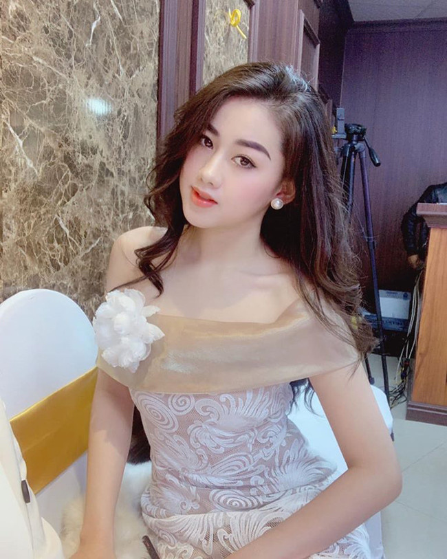 "Khoảng 1 năm trở lại đây, mình quyết tâm theo đuổi bằng được công việc này. Như một cái duyên, mình có cơ hội hợp tác với Ban thể thao của Đài truyền hình Việt Nam và có công việc hiện tại", Mai chia sẻ.