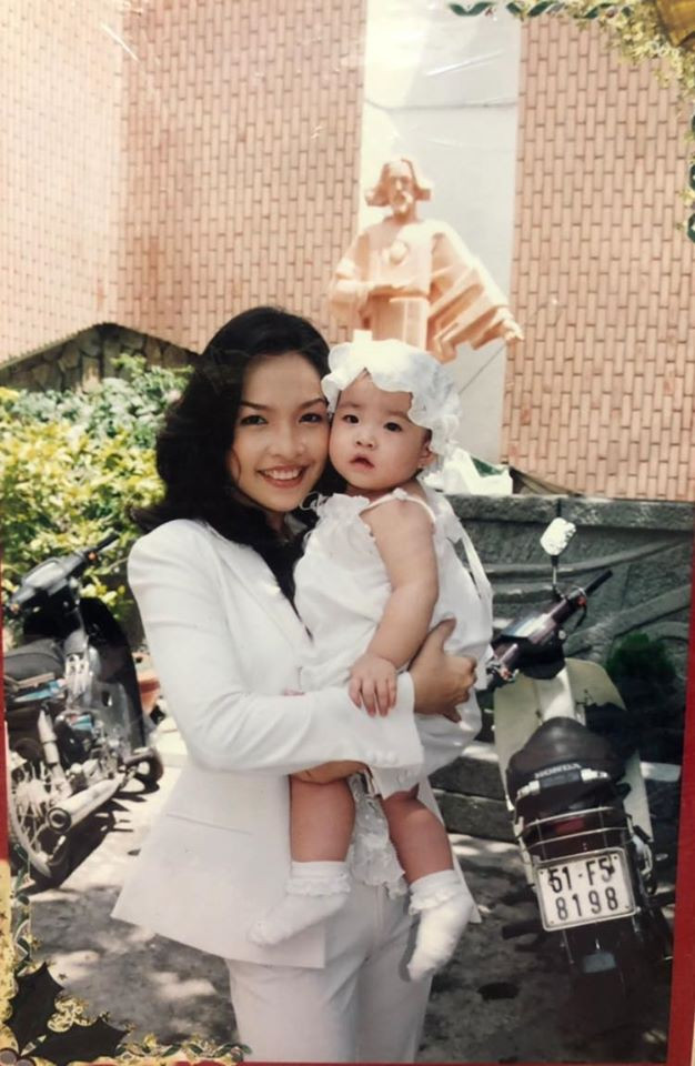 Hien Thuc chia se anh tuoi doi muoi ben con gai nho 1 thang tuoi-Hinh-4