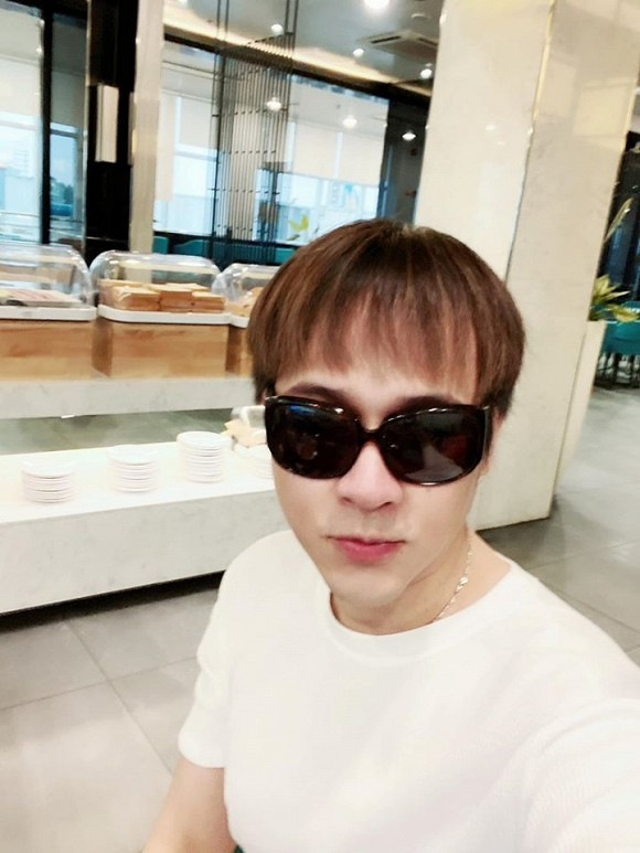 Hoa hau Khanh Van, ca si Nguyen Vu che chan can than giua mua dich-Hinh-5