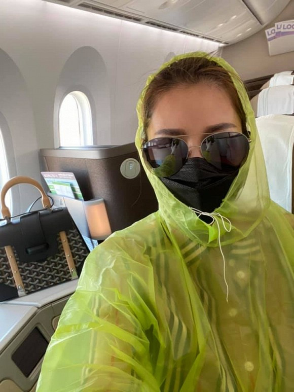 Hoa hau Khanh Van, ca si Nguyen Vu che chan can than giua mua dich-Hinh-7