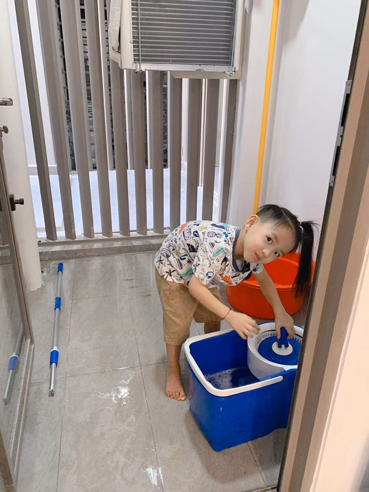 Ca Oc Thanh Van va Hong Nhung deu cho con trai de toc dai thuot tha