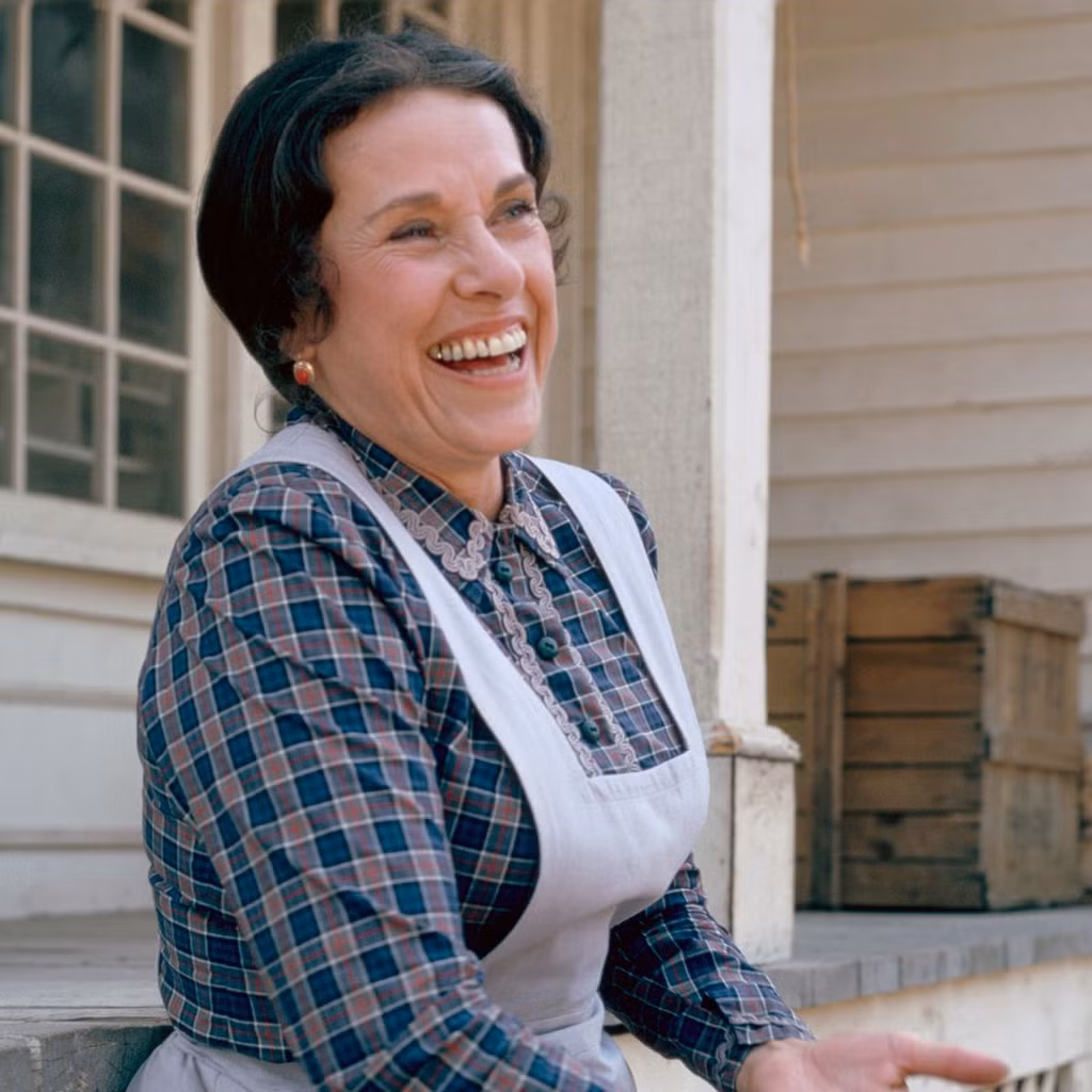 Vai diễn Harriet Oleson do nữ diễn viên Katherine MacGregor thủ vai là nhân vật không thể quên trong Ngôi nhà nhỏ trên thảo nguyên. Hình ảnh bà vợ giàu có nhưng tọc mạch, cay nghiệt để lại không ít ấn tượng. Song, ngoài đời bà được khen là diễn viên tài năng, hết lòng vì vai diễn, đối xử nhân hậu với người khác. Năm 2018, New York Times đưa tin bà Oleson qua đời tại nhà riêng, thọ 93 tuổi. Nhiều diễn viên và khán giả thương tiếc trước sự ra đi của ngôi sao gạo cội.