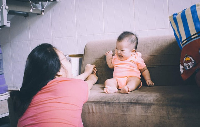 Anh Đức thường ghi lại những hình ảnh thường ngày cùng vợ con, đem vào tác phẩm của mình.