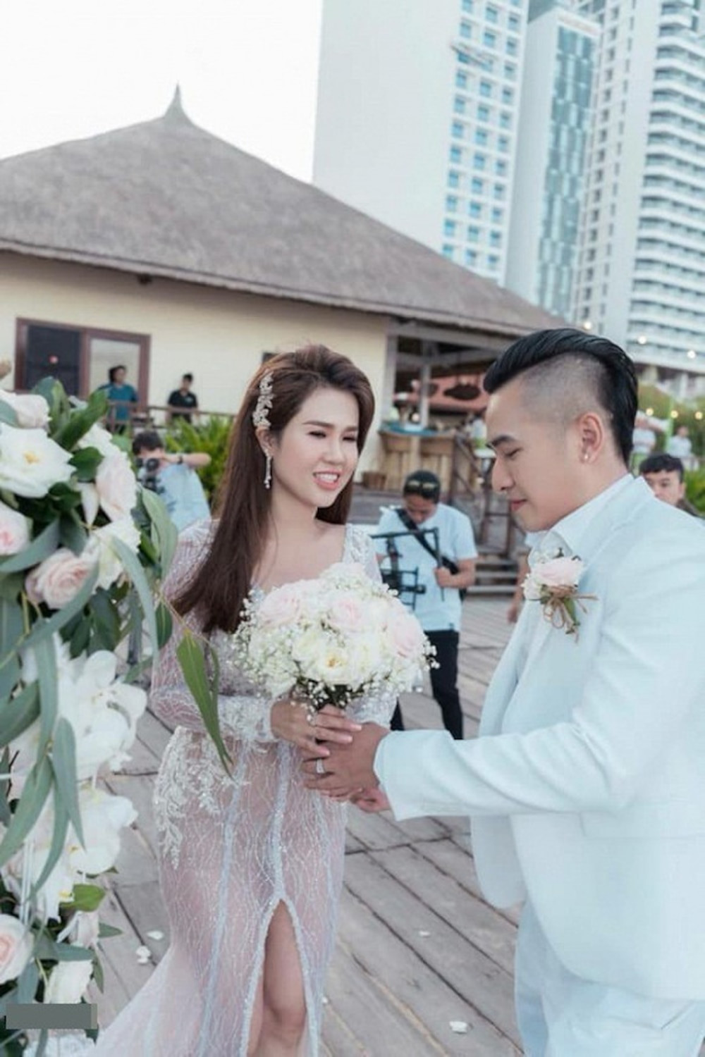 Chi gai Ngoc Trinh khoe dang nong bong khong thua gi em-Hinh-5