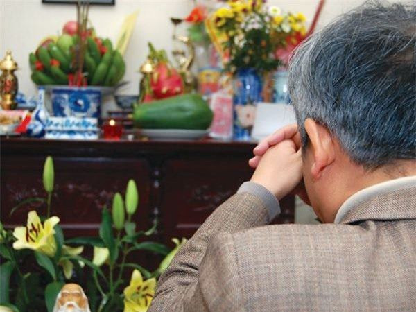 Ngay Ram thap tren ban tho bao nhieu nen huong de thu hut tai loc-Hinh-4