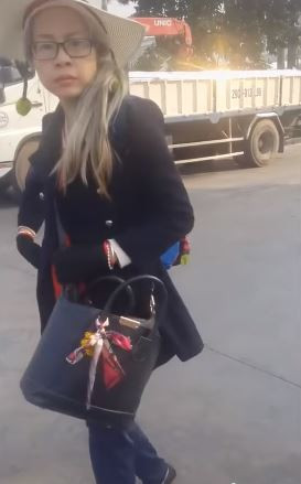 'Thanh quyt' Bella tiep tuc bung tien taxi-Hinh-2