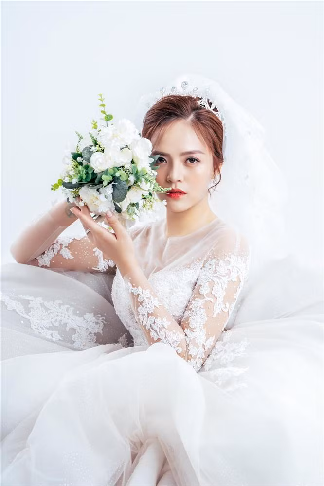 Cuoc song trai nguoc cua Chi Nhan - Thu Quynh sau ly hon-Hinh-2