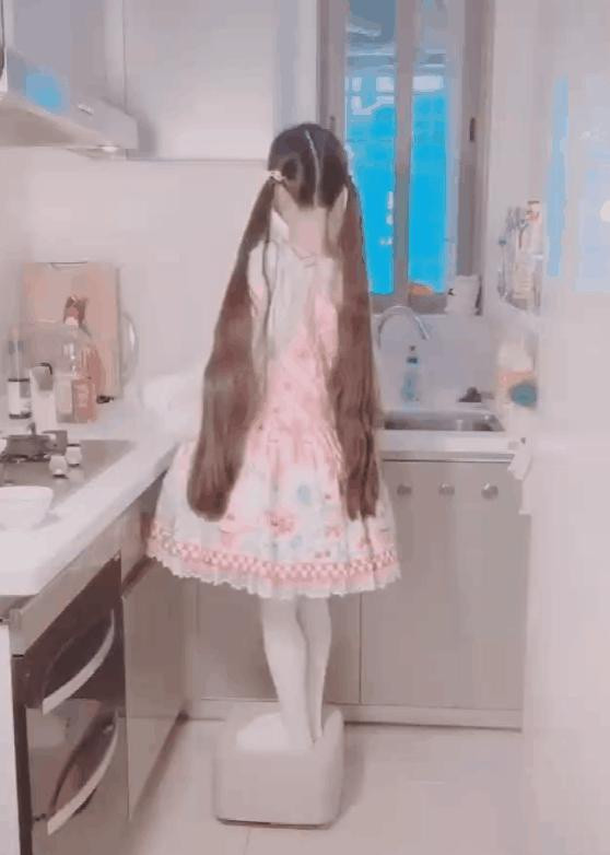 Hot girl TQ lo mat that vi lo tay tat app lam dep luc livestream-Hinh-3