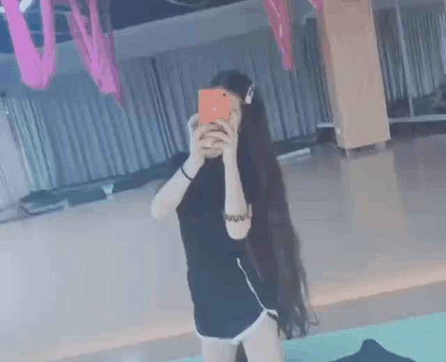 Hot girl TQ lo mat that vi lo tay tat app lam dep luc livestream