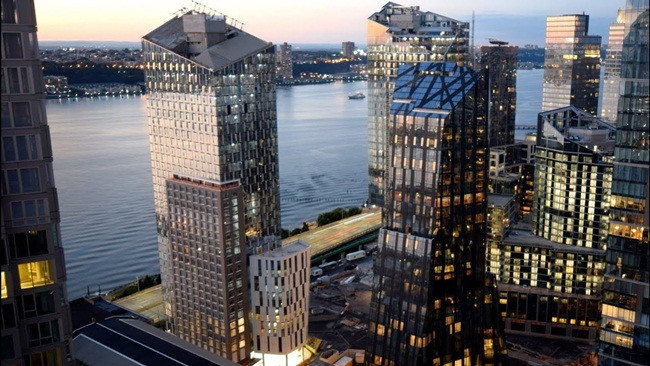 Mua COVID-19, gia dinh bi an 