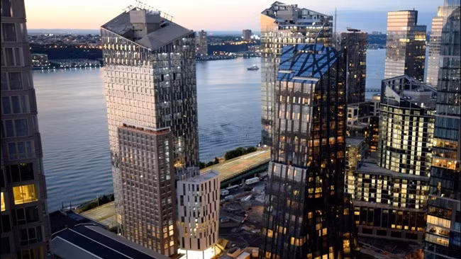 Mua COVID-19, gia dinh bi an 