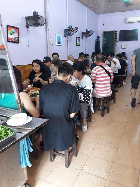 Quan bun rieu ban 500 suat cung tam dong cua vi dich Covid-19
