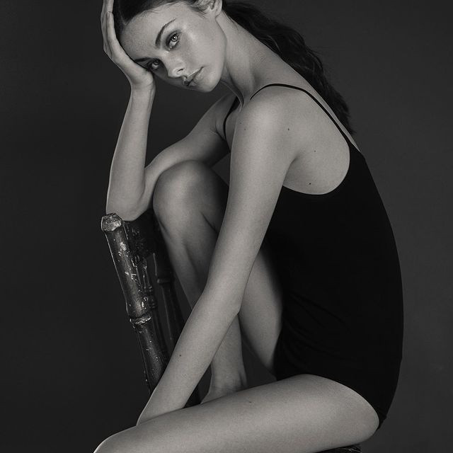 12 tuổi, Woollard đã ký hợp đồng với IMG Worldwide, công ty quản lý tài năng của Mỹ. Đây được coi là thành tựu lớn nhất trong sự nghiệp người mẫu của cô.