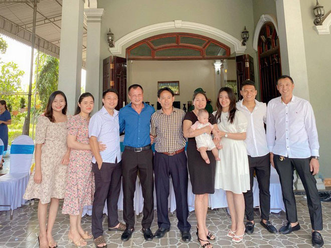 Vi hon the xinh nhu hot girl cua cau thu Xuan Manh-Hinh-2