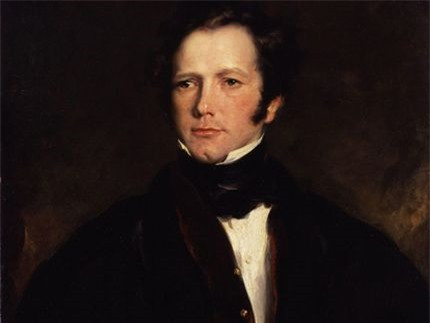 Bóng dáng bí ẩn tại hành lang khiến dân mạng xôn xao - Hình 3 Bong dang bi an tai hanh lang khien dan mang xon xao-Hinh-3