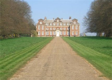 Bóng dáng bí ẩn tại hành lang khiến dân mạng xôn xao Bong dang bi an tai hanh lang khien dan mang xon xao