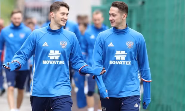 Cặp sinh đôi điển trai của đội tuyển Nga Alexey Miranchuk và Anton Miranchuk (24 tuổi) đều cao trên 1,8 m, cùng chơi cho CLB Lokomotiv Moscow và đội tuyển bóng đá quốc gia Nga.